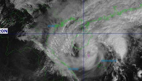 Bão Fengshen cách Đà Nẵng 260km, mưa lớn kéo dài