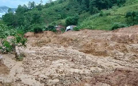 Quảng Trị công bố tình huống khẩn cấp về sạt lở tại xã Tuyên Phú