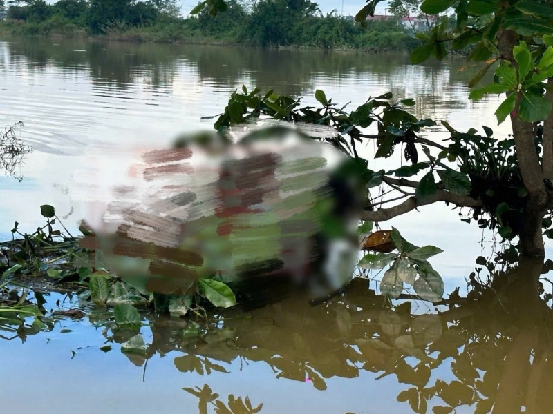 Phát hiện thi thể nam thanh niên bị lũ cuốn mắc trên cành cây