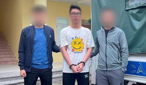 Đối tượng bị truy nã trong nhóm 32 thanh thiếu niên ra đầu thú