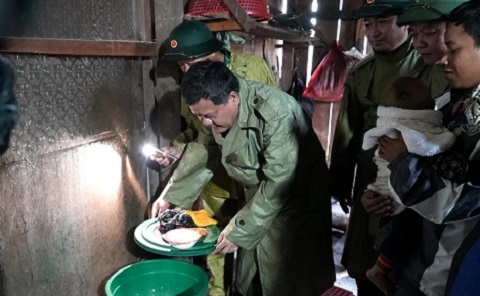 Quảng Trị đảm bảo lương thực cho người dân vùng bị cô lập do mưa lũ dài ngày