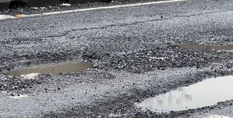 Quốc lộ 1A qua Quảng Trị hư hỏng, nguy cơ mất an toàn giao thông