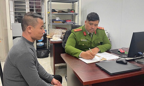 Đối tượng trốn thi hành án hơn 7 năm đến Công an Hải Phòng đầu thú