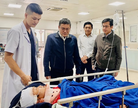 Lãnh đạo tỉnh thăm các nạn nhân vụ tai nạn giao thông trên tuyến cao tốc Bắc - Nam