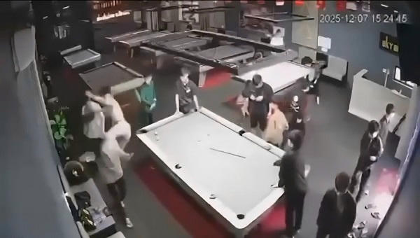 X-ô -x-á-t trong quán bida, na-m s-in-h lớp 12 ở Quảng Trị ngã quỵ, ng-u-y kị-ch