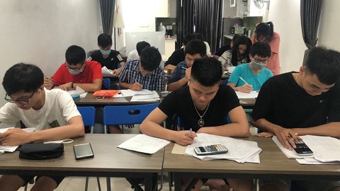 Chờ chốt môn thi thứ 3, học sinh lớp 9 vẫn ôn tất cả các môn