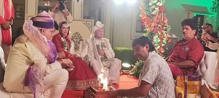 Con gái 27 tuổi lấy chồng U80 tuổi, bố mẹ 'khóc như mưa' đi đưa dâu