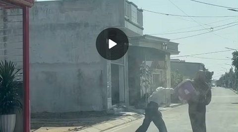 Một phụ nữ nhập viện sau khi bị hành hung bằng thùng nhựa