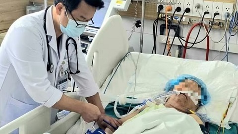 Đốt than sưởi ấm trong phòng kín, chồng tử vong, vợ nguy kịch