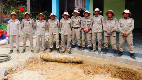 Phát hiện quả bom nặng hơn 220kg nằm sát nhà dân ở Quảng Trị