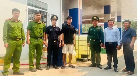 Quảng Trị: Bắt vụ vận chuyển trái phép hơn 1.200 lít dầu diesel qua biên giới