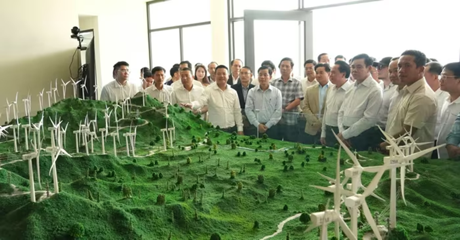 Đoàn công tác tỉnh Quảng Trị thăm Cụm nhà máy điện gió Trường Sơn