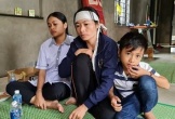 Quảng Bình: Người đàn ông phụ hồ qua đời vì kiệt sức trong lũ dữ, cả xóm nghèo ám ảnh đôi mắt thẫn thờ của 2 đứa trẻ thơ