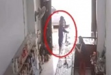 Camera ghi cảnh người đàn ông cướp tiệm vàng ở Bắc Giang