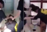 Nữ sinh bị bạn lột đồ, đánh trong nhà vệ sinh