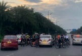 Đoàn xe đạp giở thói côn đồ, bao vây ô tô đe dọa tài xế