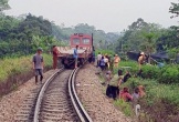 Đi xe đạp điện băng qua đường sắt, hai bé gái ở Lào Cai chết thương tâm