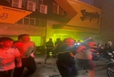 Cảnh sát cắt cửa, giải cứu 50 người mắc kẹt trong đám cháy phòng gym ở Hà Nội