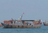Sóng biển đánh chìm 4 tàu cá, nhiều ngư dân Quảng Bình mất tích