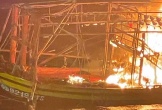 Tàu cá bốc cháy trên biển, 7 ngư dân được cứu