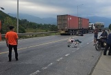 Hai người đi xe máy chết tại chỗ sau va chạm với ô tô tải trên Quốc lộ 1