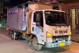 Xe tải đâm hàng loạt phương tiện trong ngõ ở Hà Nội rồi bỏ trốn