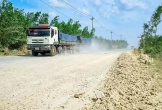 Quảng Trị: Đường xuyên Á hư hỏng nặng, bụi mù mịt, nguy cơ tai nạn rình rập