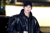 Kim Soo Hyun bất ngờ ra nước ngoài ngay trong đêm giữa bão ồn ào