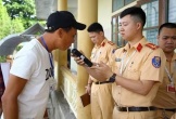 Thí sinh ở Quảng Bình bất ngờ vì phải đo nồng độ cồn trước khi sát hạch lái xe sáng nay 15-5
