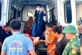 Biên phòng Quảng Bình cấp cứu ngư dân gặp nạn trên biển