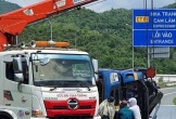 Xe tải lật trên đường dẫn cao tốc, 2 người tử vong