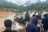 Quảng Trị: Trục vớt chiếc ô tô chở 4 người vượt rào chắn trong lũ và bị cuốn trôi