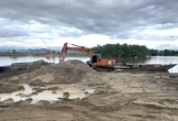 Quảng Trị bắt nhiều vụ khai thác cát trái phép trên sông Kiến Giang