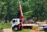 Xe cẩu bị phóng điện khiến 2 người thương vong