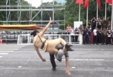 Mãn nhãn tình huống nữ CSGT Hà Nội tung đòn trấn áp nhóm tội phạm tay đao tay gậy
