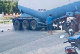 Va chạm với xe đầu kéo, 2 người đi xe máy tử vong