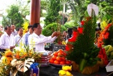 Phó Chủ tịch Quốc hội Trần Quang Phương dâng hương tại di tích Bến phà Long Đại