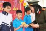 Công an tỉnh Quảng Trị trao hơn 10 nghìn suất quà Tết cho các gia đình chính sách, hộ nghèo