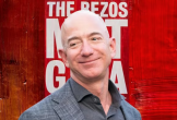 Tỷ phú Jeff Bezos bị 'ném đá'
