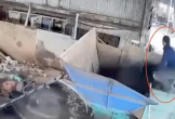 CLIP: Một công nhân bị cuốn vào máy xay, tử vong thương tâm