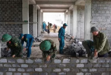 300 cán bộ, chiến sĩ hỗ trợ xây dựng trường nội trú ở vùng biên Quảng Trị
