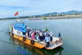 Thả 1 triệu con tôm sú giống xuống cửa biển Nhật Lệ nhằm tái tạo nguồn lợi thủy sản