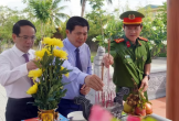 Lãnh đạo tỉnh dâng hương tưởng niệm Chủ tịch Hồ Chí Minh và các anh hùng liệt sĩ