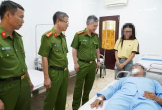 Thăm hỏi, động viên cán bộ bị thương khi truy bắt tội phạm về ma túy