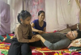 Tiếng nấc xé lòng của cô bé 8 tuổi đang chăm mẹ ung thư