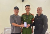 Chuyển nhầm 5 tỉ đồng, người đàn ông ở Hà Nội chạy xe máy vào Quảng Trị để nhận lại tiền